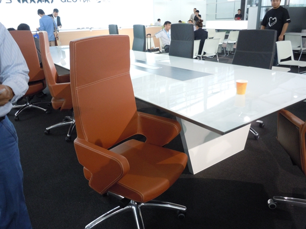 至尊鳳酒業(yè)會議室辦公家具 至尊鳳酒業(yè)會議室辦公家具